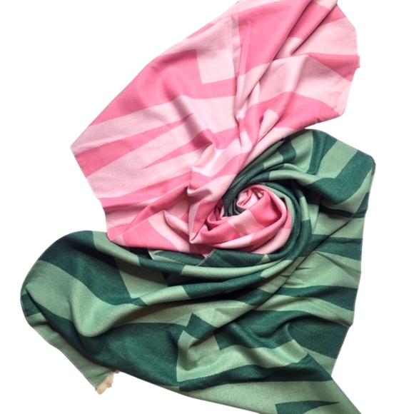 BP "ALWAYS L⭐VE" Scarf - Picture 3 of 4